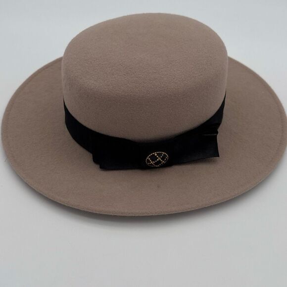 Vintage Accessories - Vintage 1960s Women’s Wool Boater Hat Beige Flat Crown Made in USA